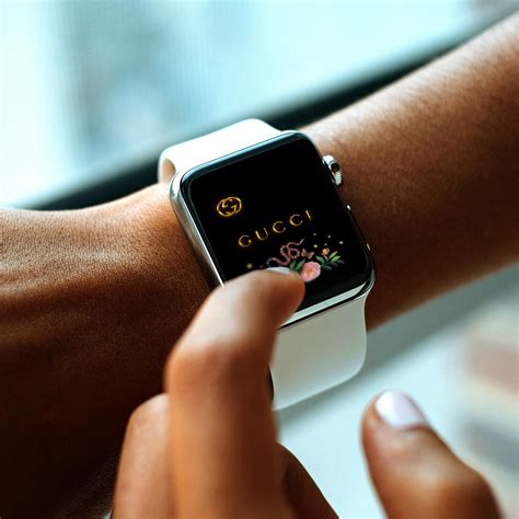 gucci wallpaper apple watch|gucci background download.